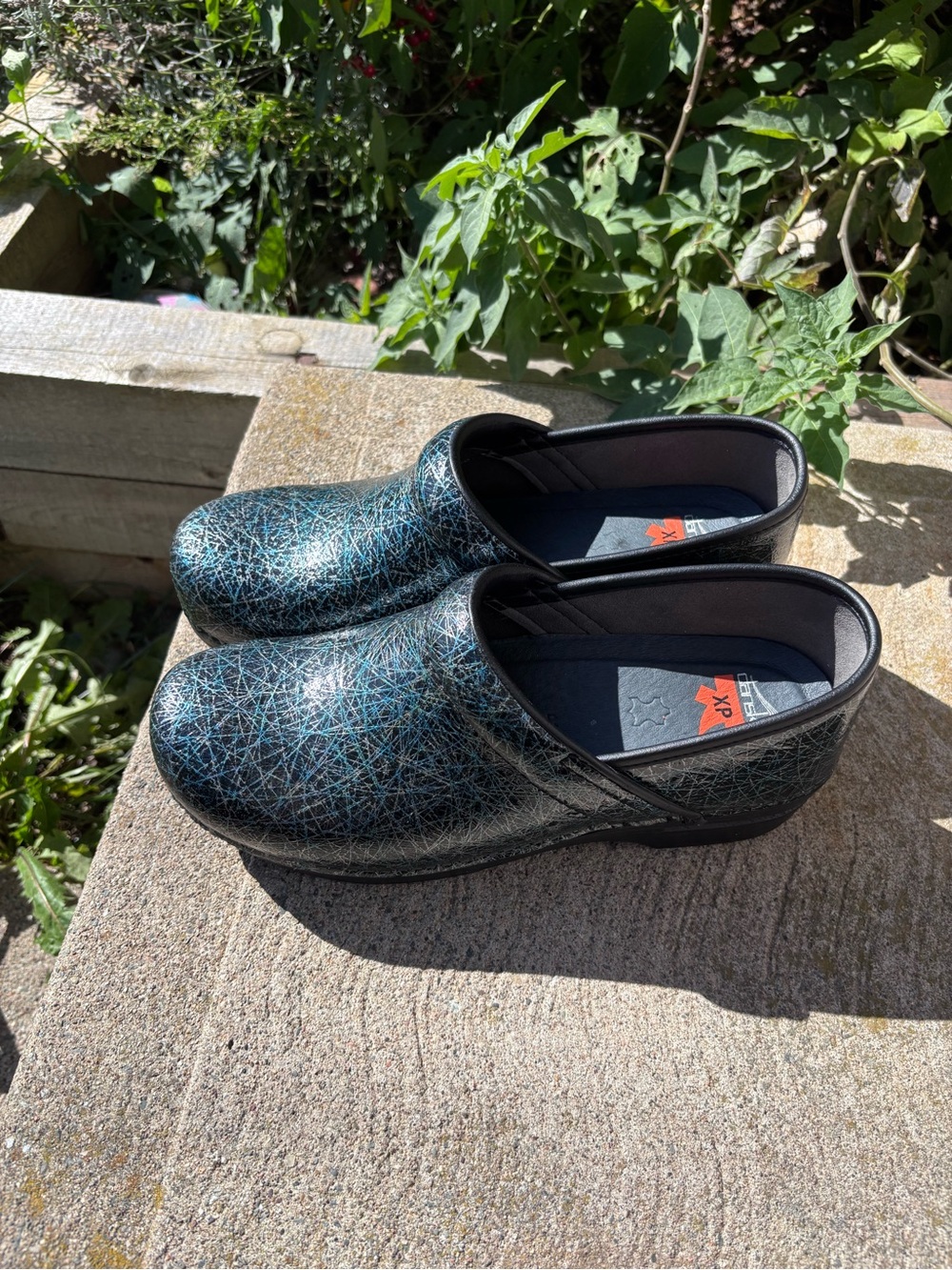 Dansko Pro XP Metallic Crackle Laser Patent Leather Clogs 41 US 10.5 11